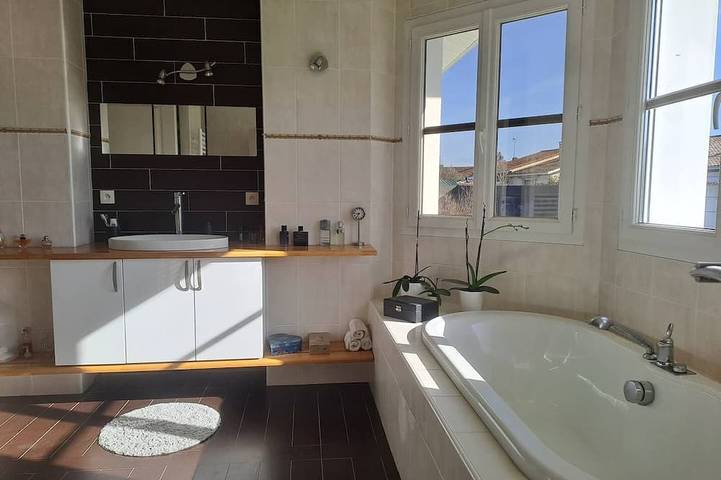 Villa \"Les Tropiques\" avec piscine privée in Mios, Région d'Arcachon