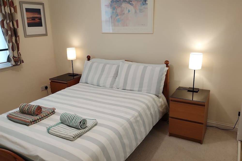 Entire apartment, Central 2-Bedroom Apartment with private parking - home from home in Leith, Edinburgh