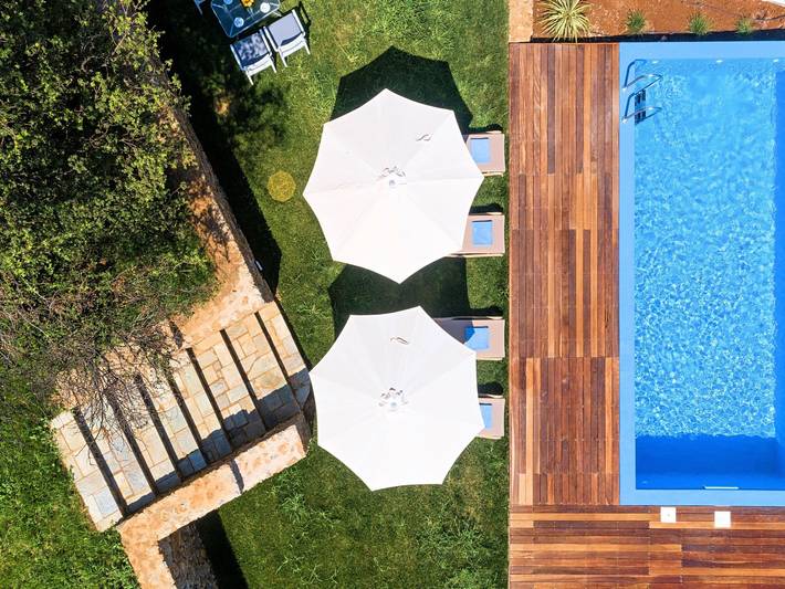 Location de vacances pour 8 personnes, avec terrasse ainsi que jardin et piscine dans Georgioupoli - 2