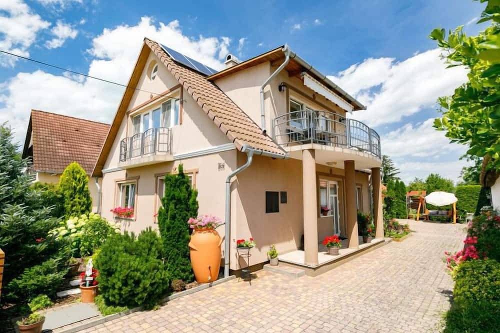 Ganze Wohnung, Bocskai by Interhome in Balatonszemes, Plattensee Südufer