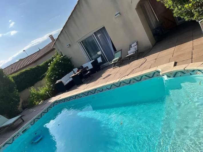 Chalet para 10 personas, con piscina además de jardín y terraza, Se admiten mascotas - 1