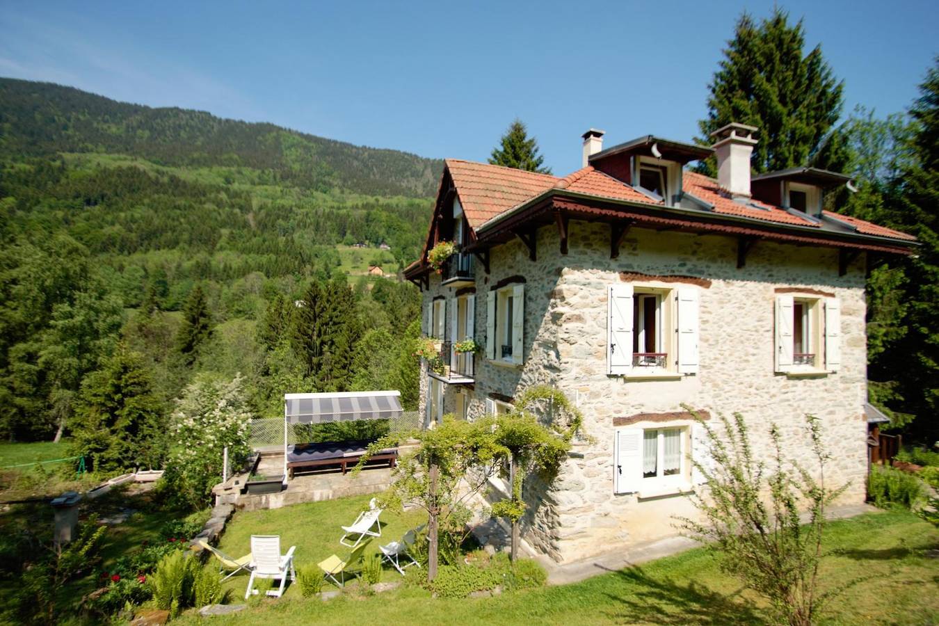 Gîte voor 10 personen met terras in La Ferrière, Isère