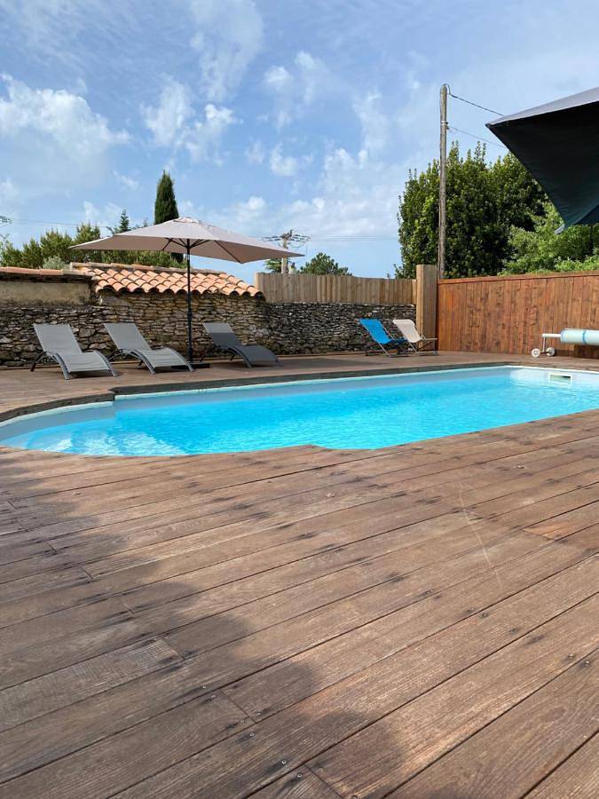 Location de vacances pour 8 personnes, avec jacuzzi ainsi que jardin et piscine à La Bruguière