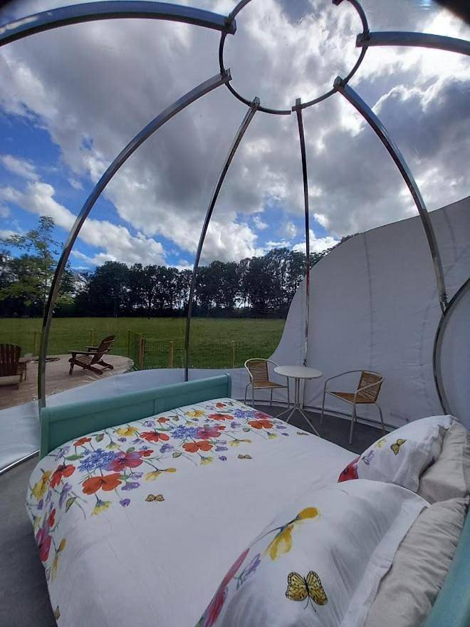Tente pour 2 personnes, avec piscine et vue ainsi que terrasse et jardin dans Centre-Val de Loire - 3