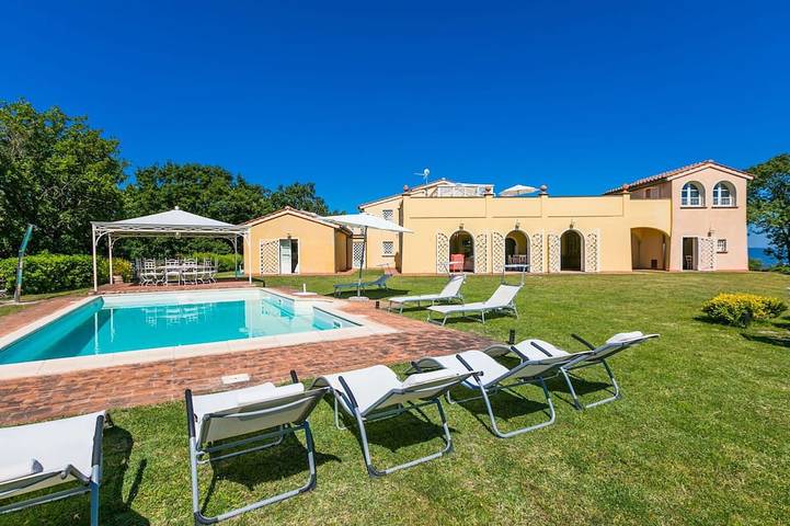 Villa per 14 persone, con giardino a Bibbona