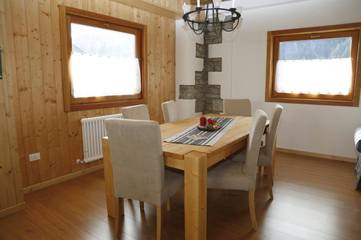Gîte pour 4 personnes, avec balcon et jardin à Ovaro