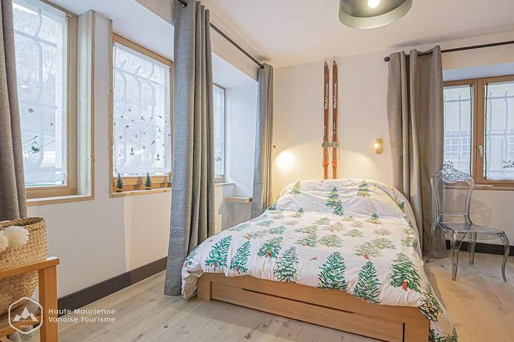 Gîte pour 10 personnes, avec jardin dans Office De Tourisme De Val Cenis Lanslebourg - 2