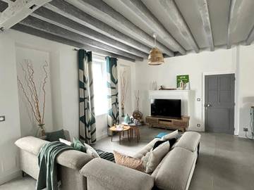 Gîte pour 8 personnes, avec terrasse et piscine dans le Cher