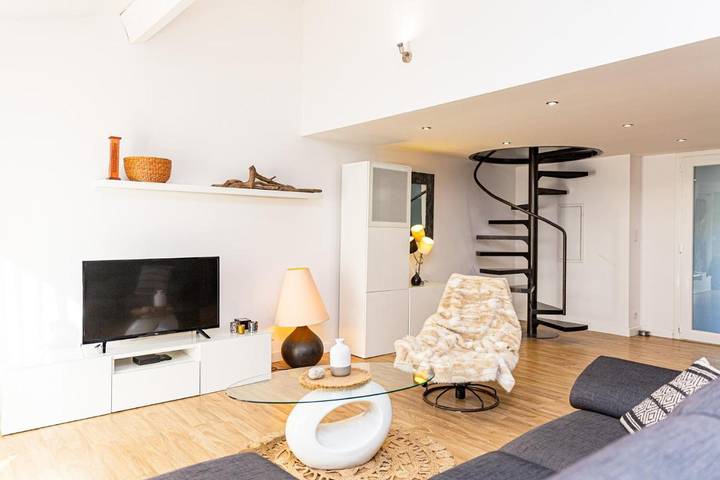 Location de vacances pour 8 personnes, avec jardin et piscine ainsi que terrasse et jacuzzi, animaux acceptés à Saint-Martin-de-Crau - 2