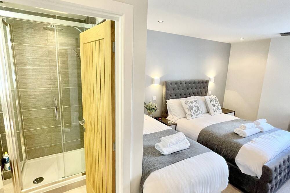 Entire apartment, Apartment Twelve: Modern Living Steps from the Cen in Shrewsbury, Shropshire