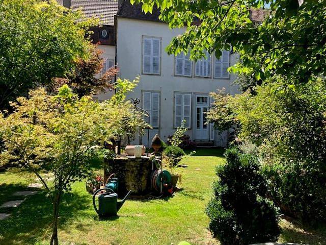 Location de vacances pour 4 personnes, avec Terrasse ainsi que Jardin et Piscine à Saint-Jean-de-Losne - 2