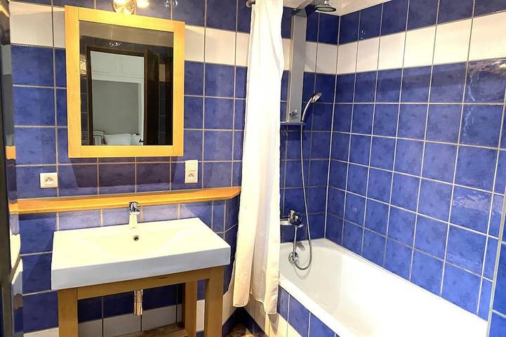 Gîte pour 2 personnes, avec jardin et piscine ainsi que jacuzzi et terrasse à La Crau - 4