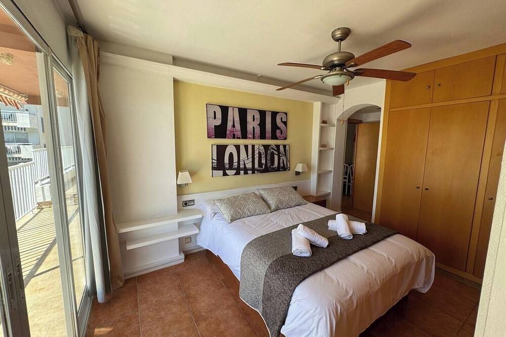 Entire apartment, Penthouse with terrace and sea views in Playa Puebla de Farnals, la Pobla de Farnals