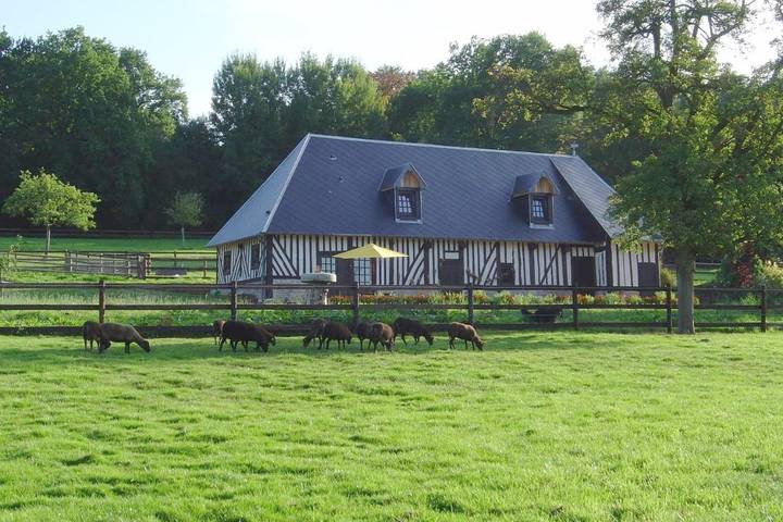 Cottage pour 2 personnes, avec jardin ainsi que vue et piscine, animaux acceptés à Manerbe