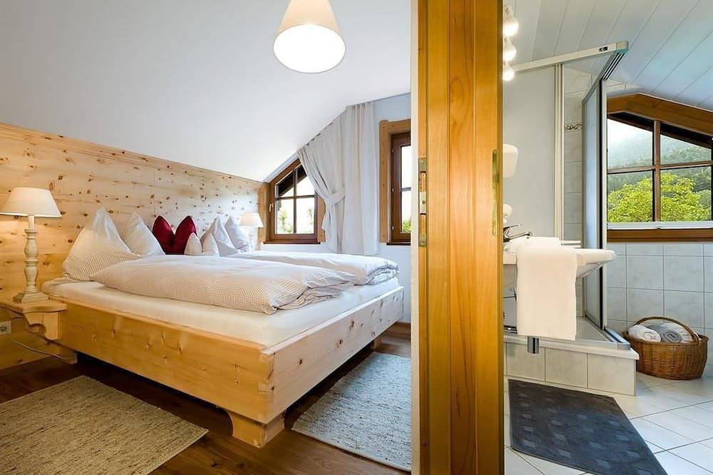 Apartment Top 5 \"Zirbennest\" - Kasperhof Appartments Innsbruck in Innsbruck, Regio Innsbruck