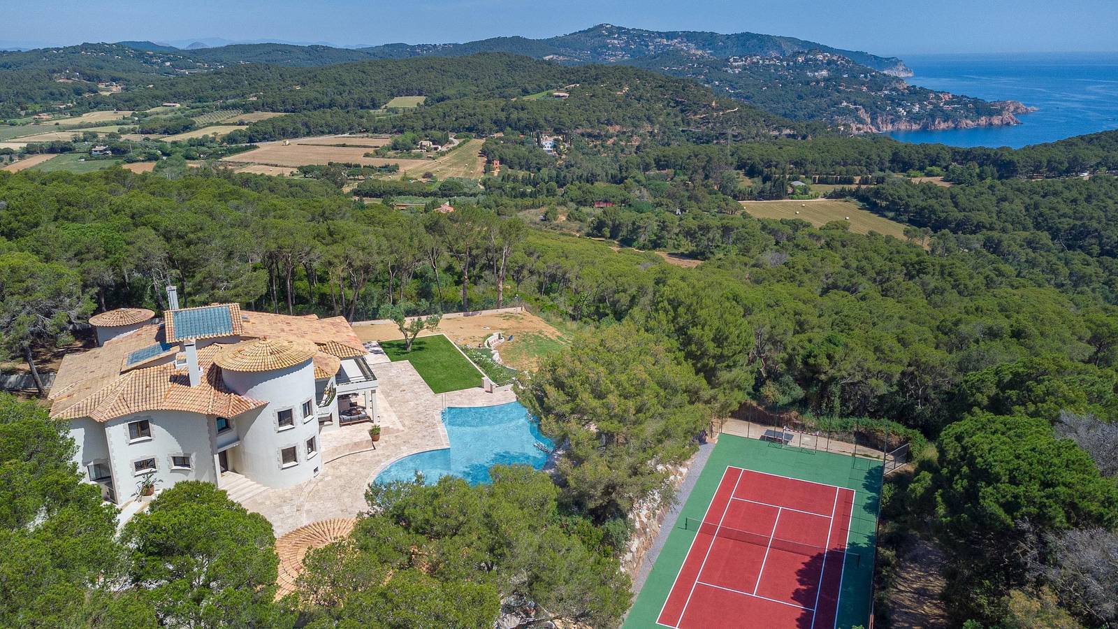 Sa Guarda - Villa de lujo con una gran piscina de 210m2 y zona deportiva alquiler villa lujo Costa Brava” y “villa piscina infinity Llafranc” in Llafranch, Palafrugell