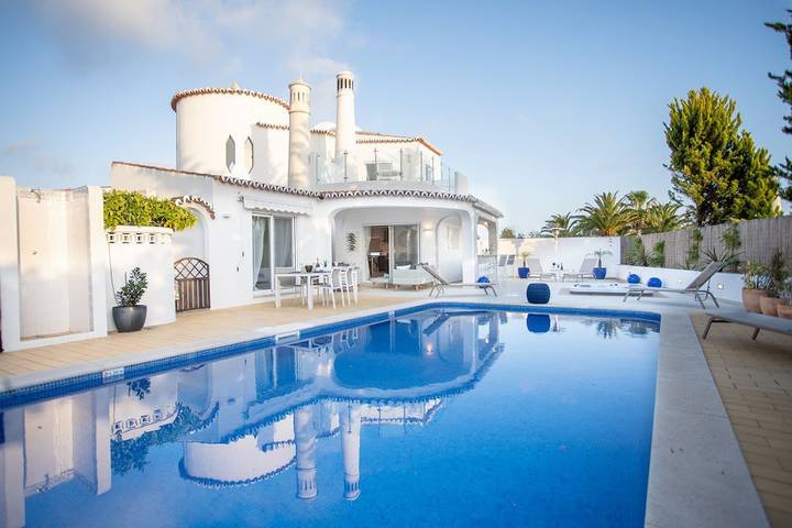 Villa voor 6 personen, met balkon en whirlpool in Carvoeiro