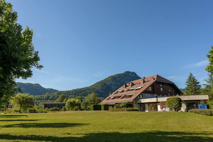 Ganze Wohnung, Ferienwohnung für 4 Personen mit Seeblick in Duingt, Bauges