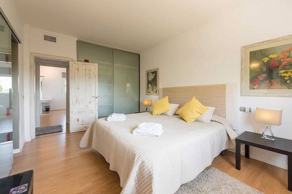 Contemporary One-Level Villa, A/C, Private Pool, Mountain Views - 20mins Walk to Port de Pollenca! in Port de Pollença, Pollença