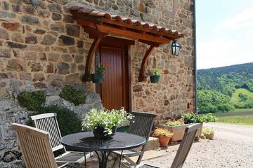 Gîte pour 2 personnes, avec piscine et jardin à Vaour