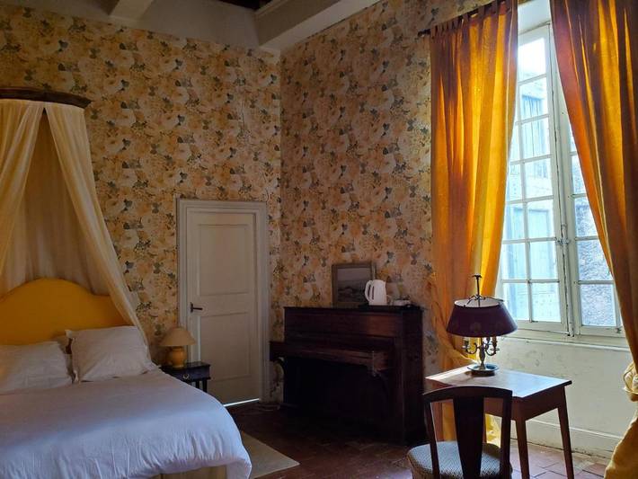 Chambre d’hôte pour 3 personnes, avec Terrasse ainsi que Jardin et Piscine