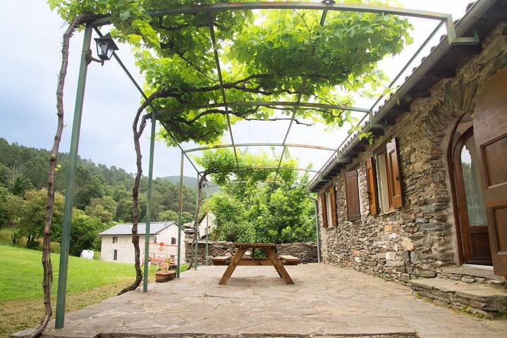 Gîte pour 5 personnes, avec Terrasse ainsi que Jardin et Vue