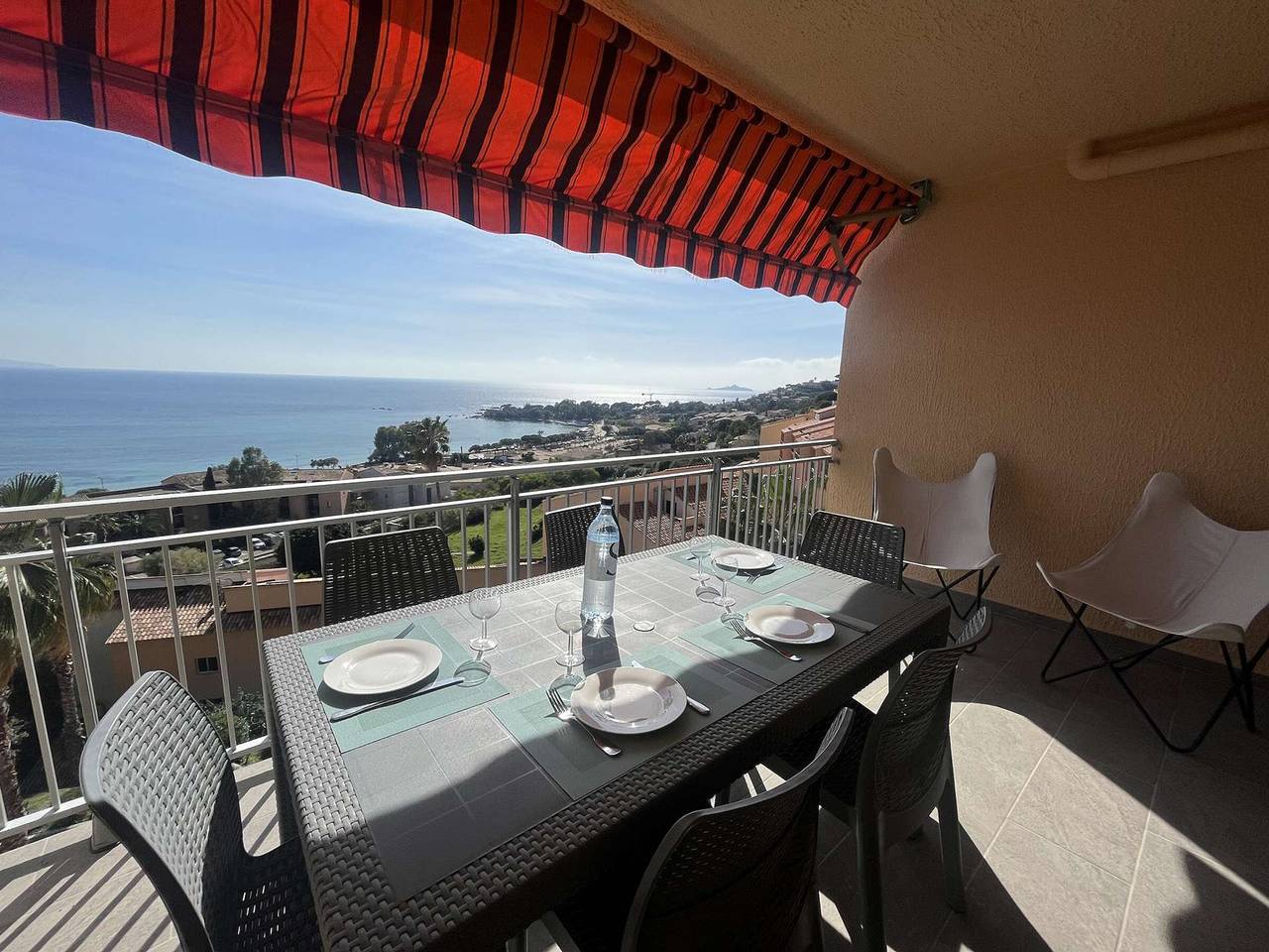 Appartement entier, Charmant studio, climatisé, plages à 350m, grande terrasse in Ajaccio, Région d'Ajaccio
