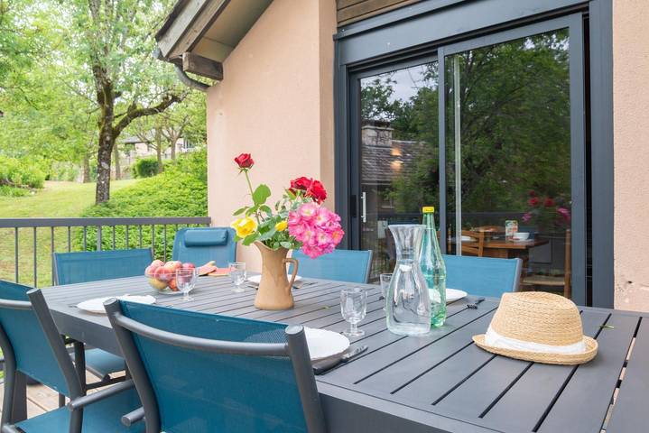 Gîte pour 6 personnes, avec Balcon et Terrasse ainsi que Jardin et Piscine