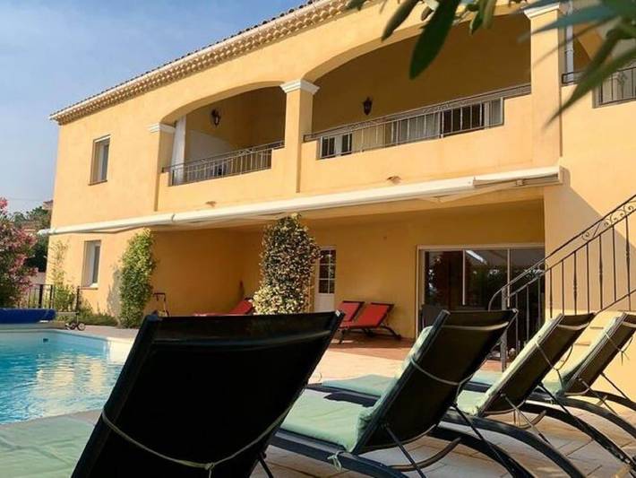Vakantiehuis voor 8 personen, with balkon and zwembad as well as tuin, kindvriendelijk in Vidauban