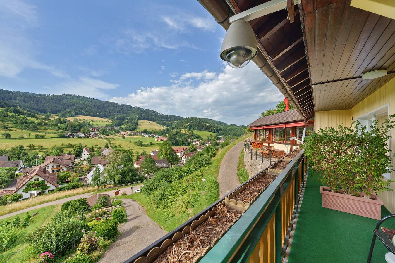 Zimmer '10' mit Bergblick, Gemeinschaftsterrasse und Wi-Fi in Glottertal, Südschwarzwald
