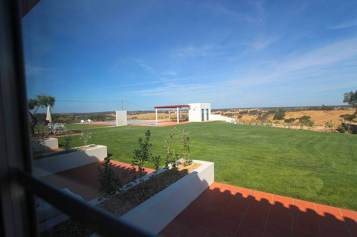 Gîte pour 14 personnes, avec balcon et jardin dans Almodôvar