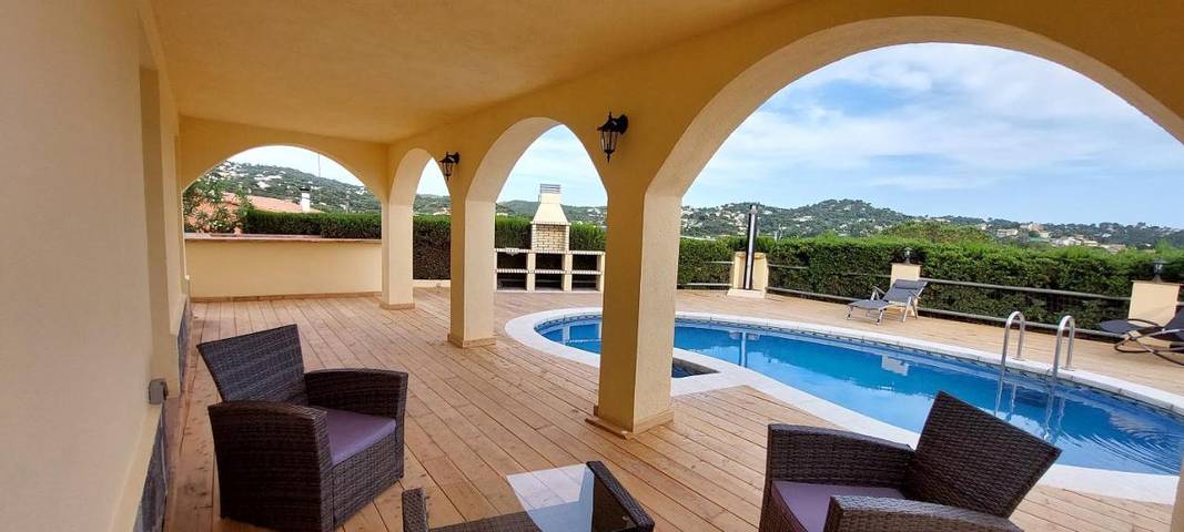 Apartamento de vacaciones para 4 personas, con piscina además de vistas y jardín - 1