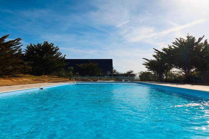 Gîte pour 5 personnes, avec Terrasse et Piscine dans Plage De La Falaise - 2