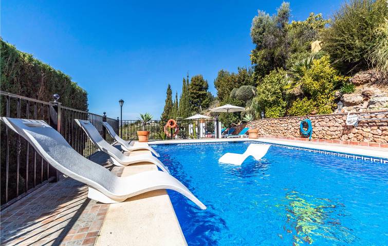 Location de vacances pour 16 personnes, avec vue et piscine ainsi que terrasse et jardin à Frigiliana - 2