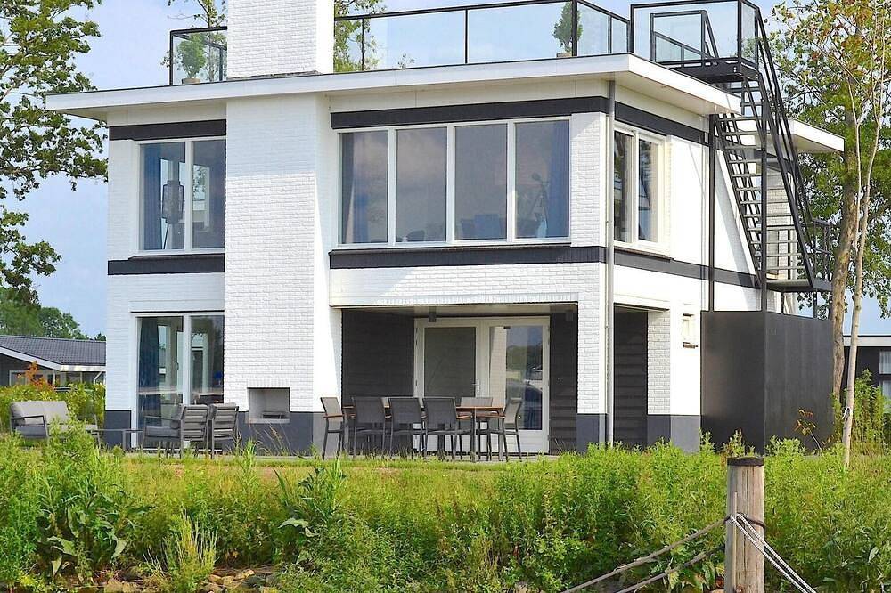 Ferienhaus mit 4 Schlafzimmern und einer Terrasse in Nijkerk, Gelderland