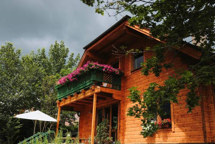 Chalet pour 10 personnes, avec Balcon et Terrasse ainsi que Jardin et Vue dans Ternitz