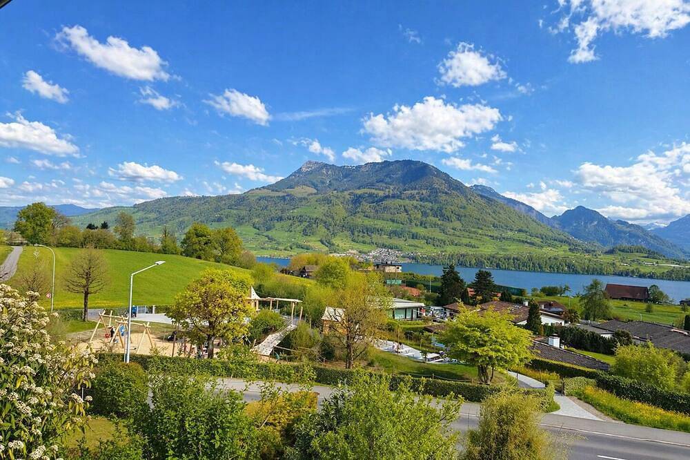 Familienfreundliche Ferienwohnung mit Seesicht in Meggen in Meggen, Vierwaldstättersee