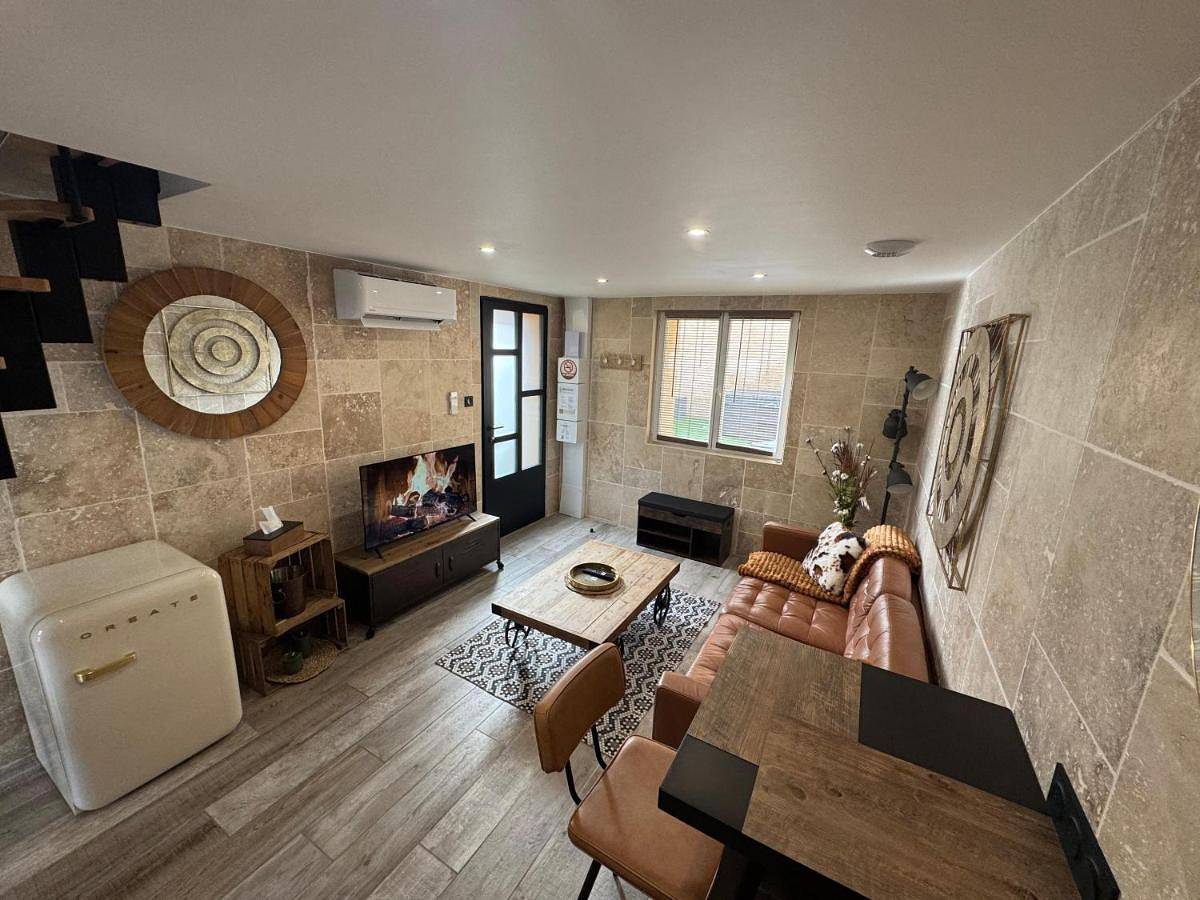 Appartement entier, One-Bedroom Apartment in La Verpillière, Région de La Tour-du-Pin