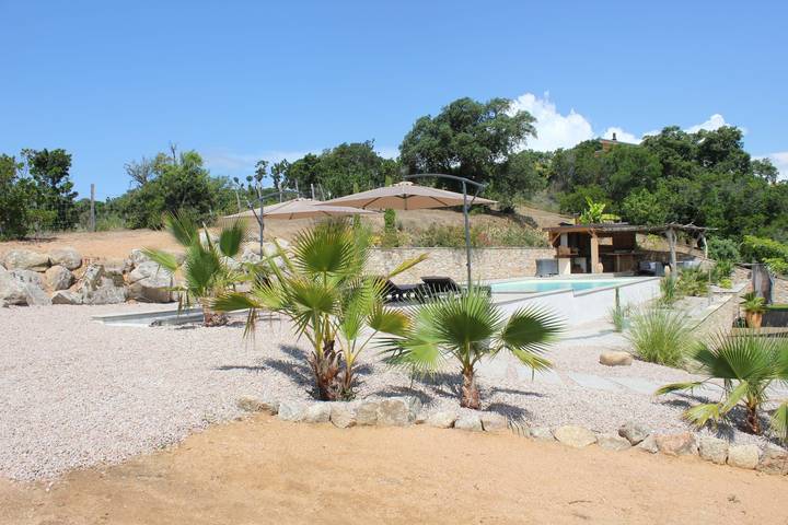 Villa pour 6 personnes, avec balcon ainsi que jardin et piscine en Corse-du-Sud - 4