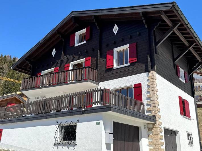 Chalet pour 13 personnes, avec Balcon et Terrasse ainsi que Jardin et Vue à Crans-Montana