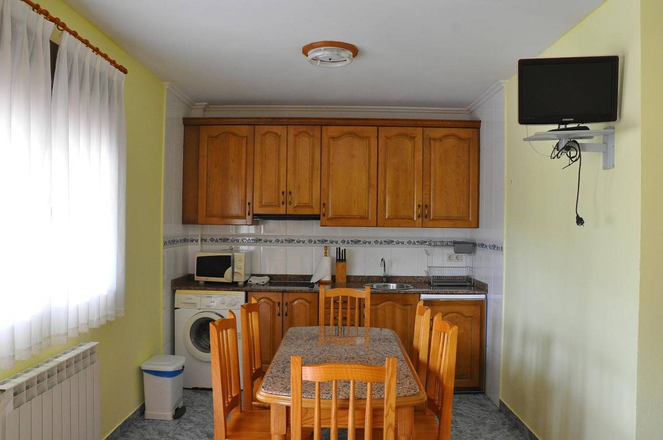 Entire apartment, El Carabu Apartment with Mountain Views in La Robellada, Onís