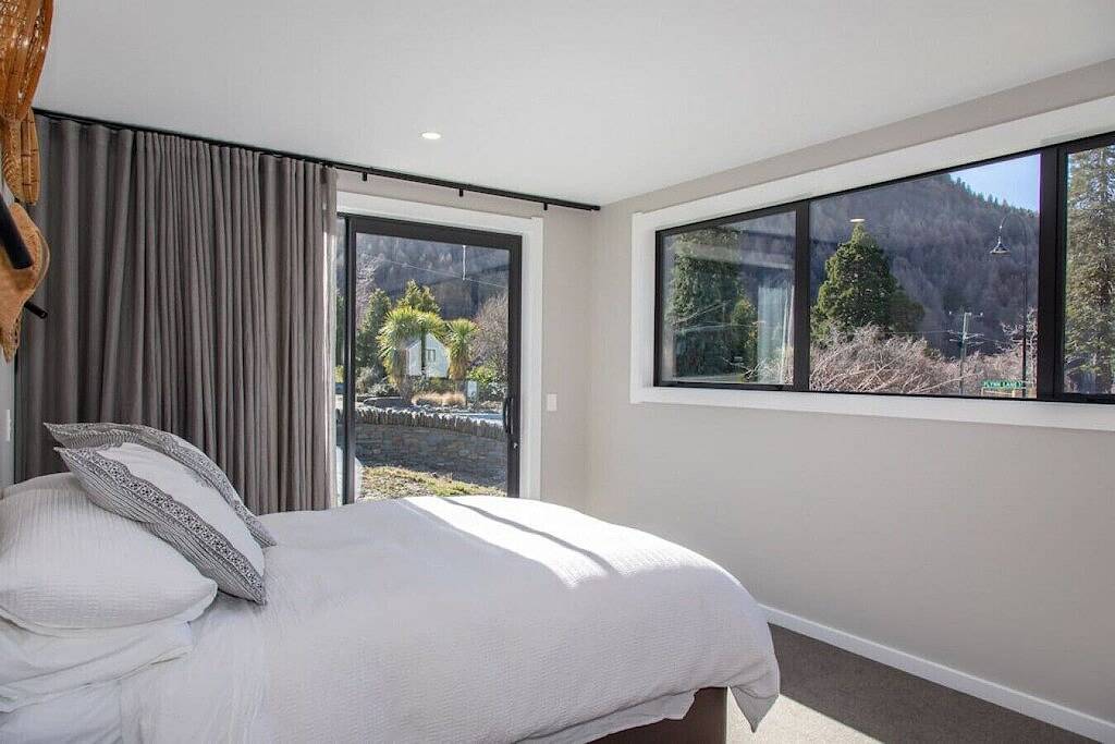 Stylish Arrowtown Home-fabulous location + comfort in Arrowtown, Otago
