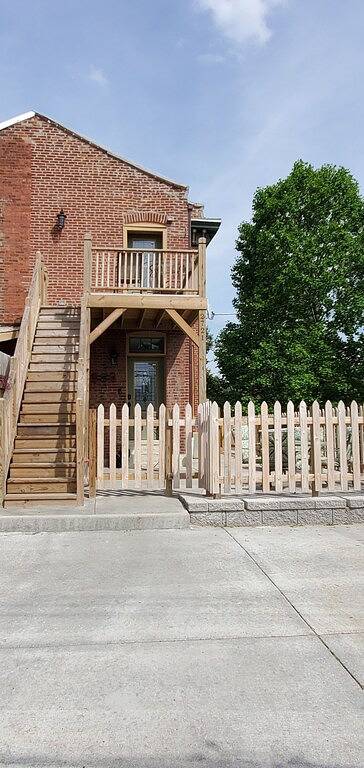 Newly Renovated Luxurious Soulard 2nd Floor Townhome overlooking Ab Brewery! in St. Louis, Missouri