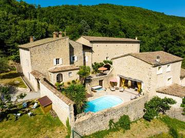 Gîte pour 10 personnes à Les Tourrettes