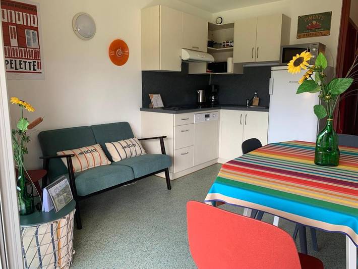 Gîte pour 4 personnes, avec vue ainsi que jardin et piscine, animaux acceptés à Souraïde - 4