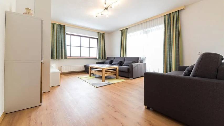 Gîte pour 8 personnes, avec terrasse à Strass im Zillertal - 4