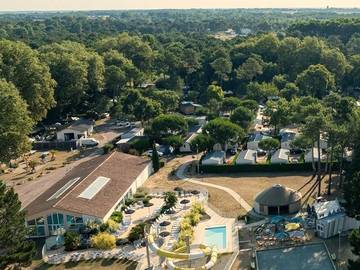 Mobil home pour 4 personnes, avec bassin pour enfant, animaux acceptés à Saint-Père-en-Retz