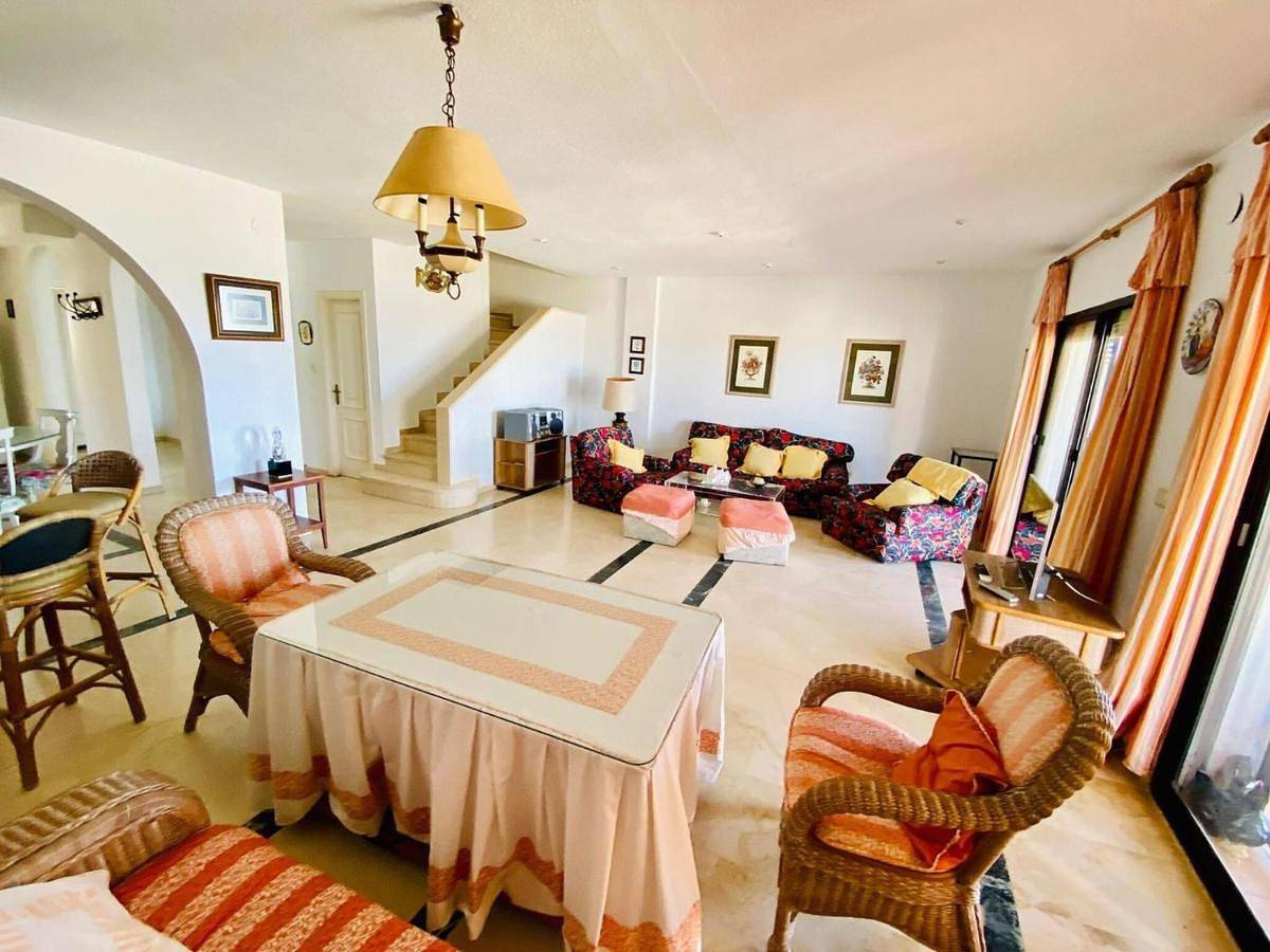 Five-Bedroom Holiday Home in Calahonda, Motril
