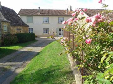 Gîte pour 6 personnes, avec jardin et vue, animaux acceptés à Saint-Avit-Sénieur