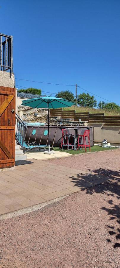 Appartement entier, One-Bedroom Apartment in Pierreclos, Région de Mâcon